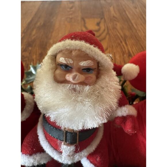 Vintage Christmas Centerpiece Santa Kitschy Red Velvet Holly Handmade Wreath MCM - Picture 2 of 13